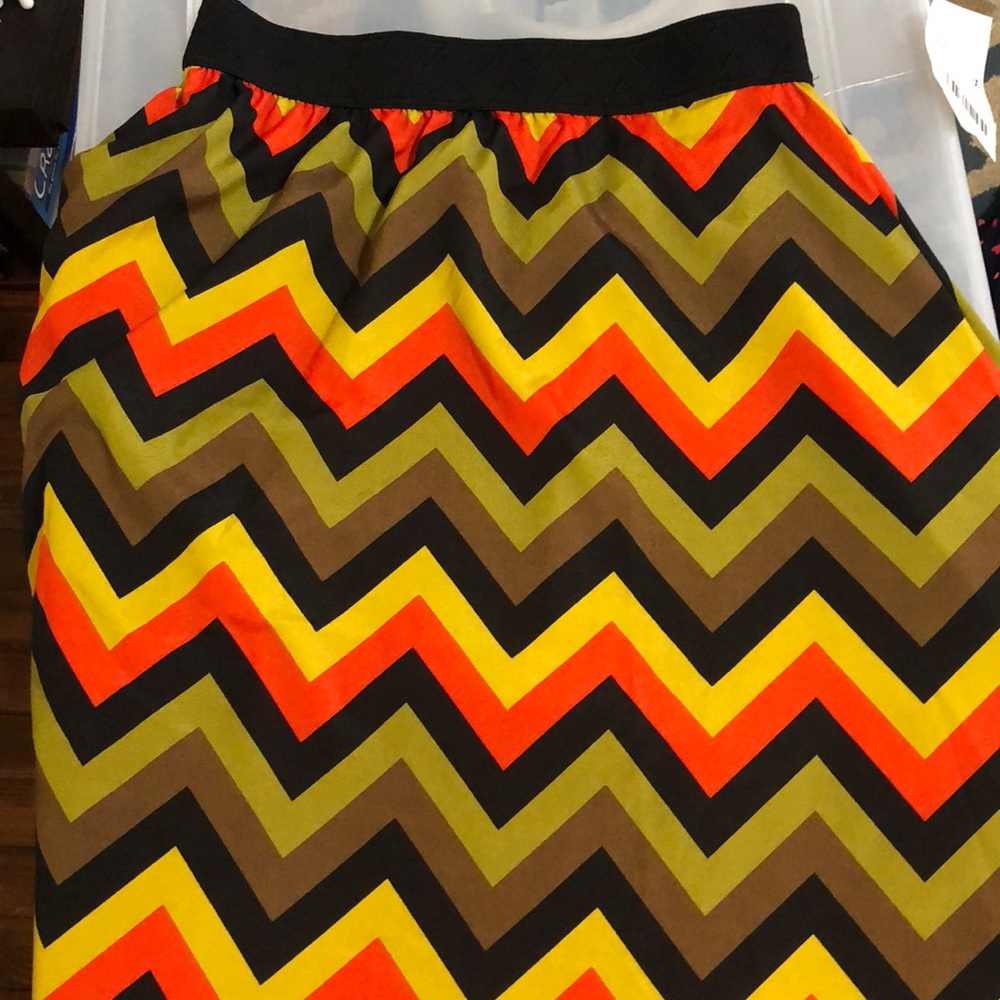NWT Lola Lularoe Skirt a pet & smoke-free home